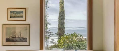 Téléviseur, foyer, bureau