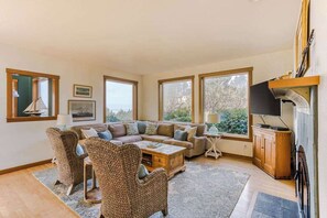 TV, fireplace, offices - Anchor House -  Ocean View Home with Lookout Tower (Neskowin)