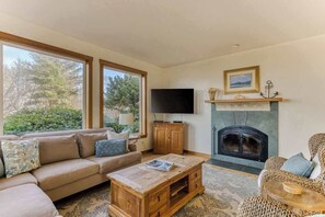TV, fireplace, offices - Anchor House -  Ocean View Home with Lookout Tower (Neskowin)