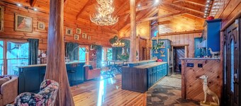 Vibrant Spacious Mountain Estate with Heated Pool & Hot Tub in Suches