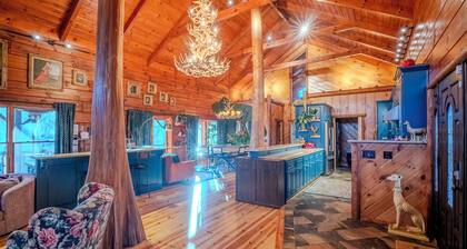Vibrant Spacious Mountain Estate with Heated Pool & Hot Tub in Suches
