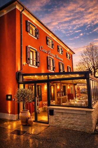 Romantic 8-bedroom boutique hotel in Motovun with panoramic view