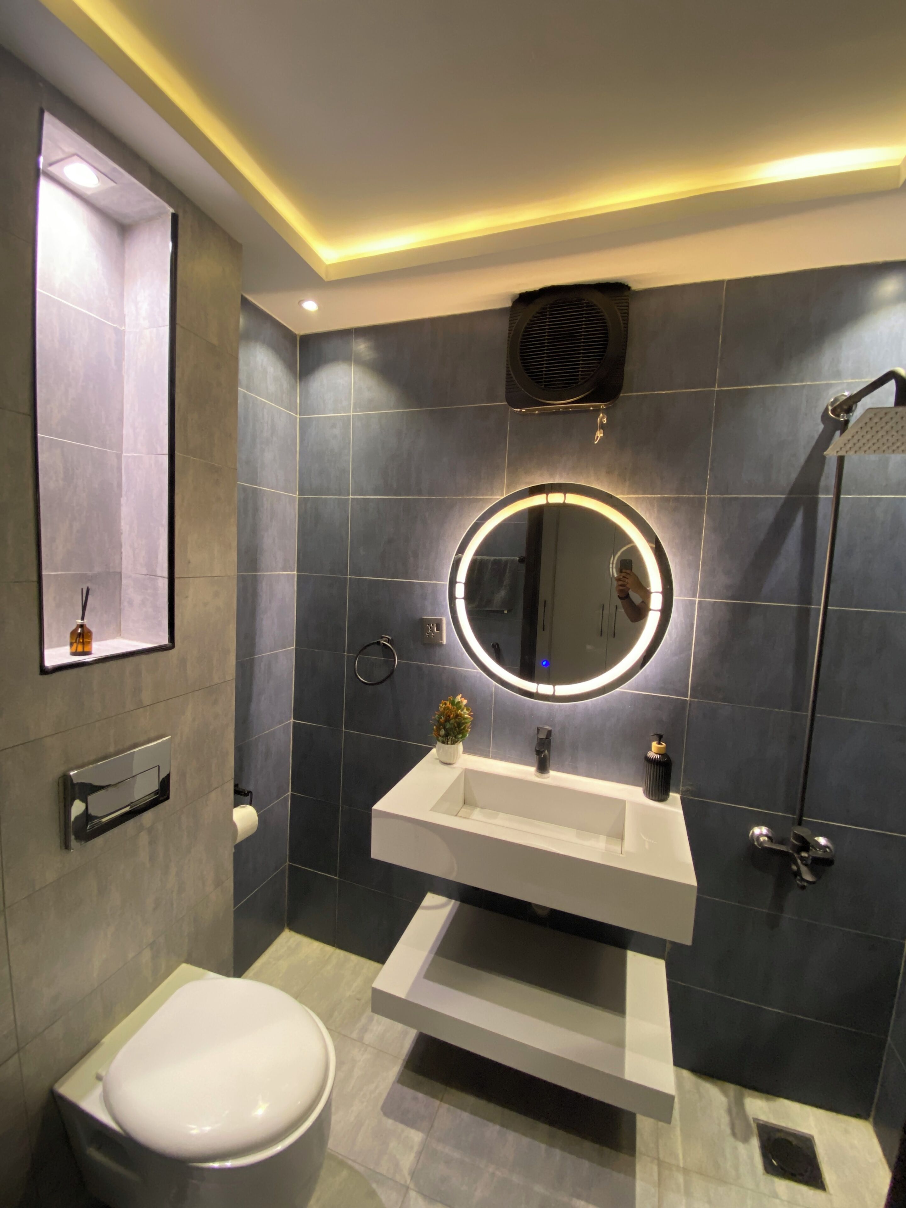 Shower, bidet, towels, soap