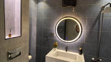 Shower, bidet, towels, soap