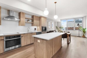 Fridge, microwave, oven, stovetop - Prime Area | Spacious Apt Near Metro (Arlington)