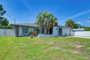 Exterior - Fish, Paddle & Explore: Crystal River Gem w/ Dock (Crystal River)