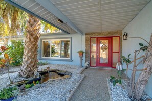 Exterior detail - Fish, Paddle & Explore: Crystal River Gem w/ Dock (Crystal River)
