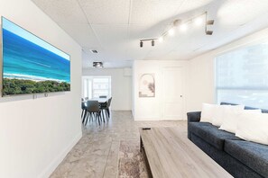 TV - Spacious 2BR Apartment Perfect for Families (Hollywood)
