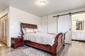 3 bedrooms, desk, iron/ironing board, Internet - 2 Mi to Golf Course! Family Home in Pueblo West (Pueblo West)