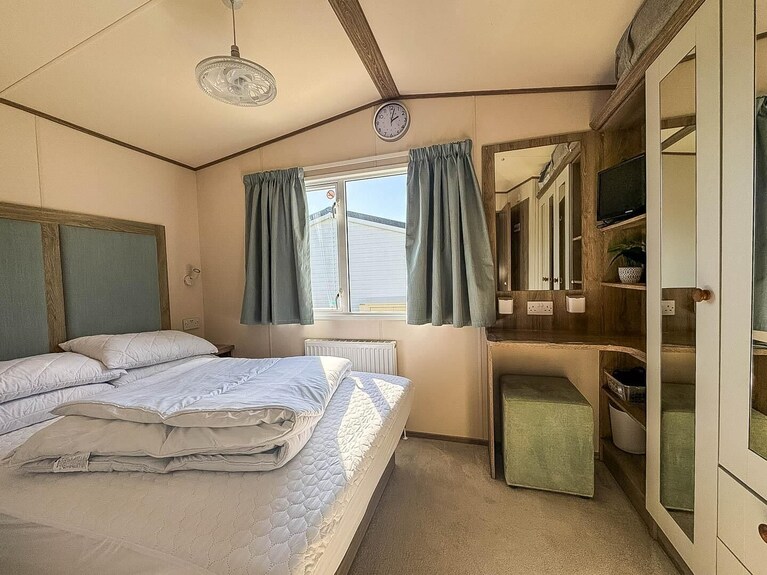 Amazing Caravan With Decking At Manor Park In Hunstanton Ref 23007w - Hunstanton