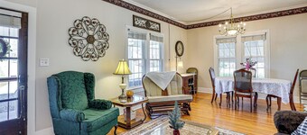 Patio Oasis! Charming 'Ivy Cottage' in Tennessee