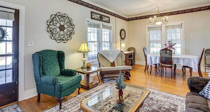 Patio Oasis! Charming 'Ivy Cottage' in Tennessee