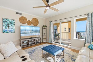 Condo, varias camas (Atlantic Villas 202) | Área de sala de estar