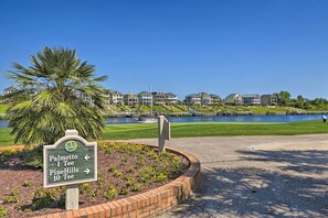 Golf - < 5 Mi to Private Beach Access! Myrtle Beach Condo (Myrtle Beach)