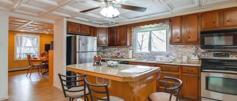 Réfrigérateur, micro-ondes, plaque de cuisson, lave-vaisselle