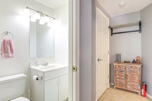 Handtücher, Seife, Shampoo, Toilettenpapier