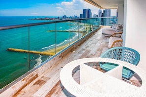 Property grounds - Super Luxury Beachfront 4BR w/ Ocean view Balcony (Cartagena)