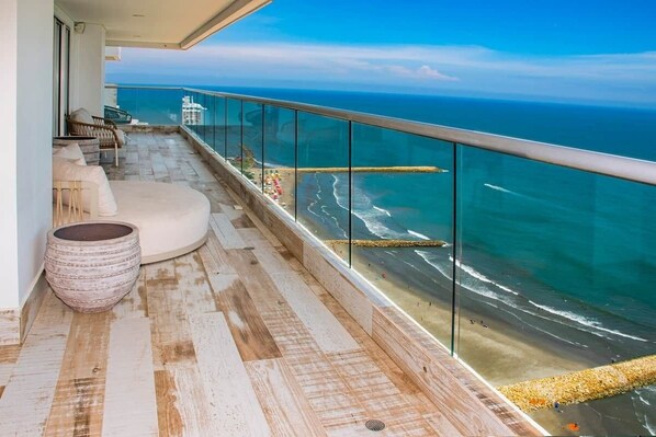 Terrace/patio - Super Luxury Beachfront 4BR w/ Ocean view Balcony (Cartagena)