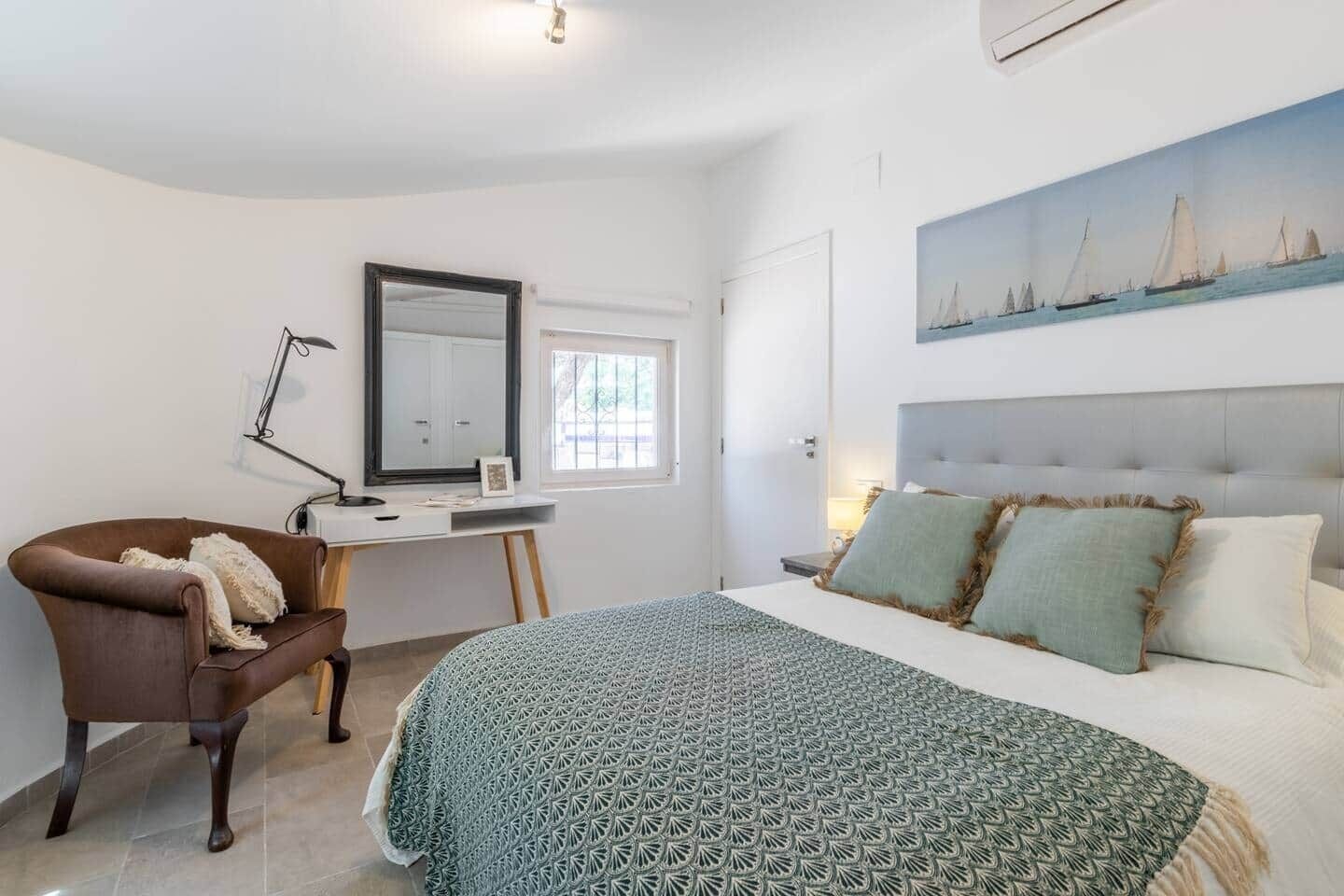 3 bedrooms, in-room safe, iron/ironing board, WiFi