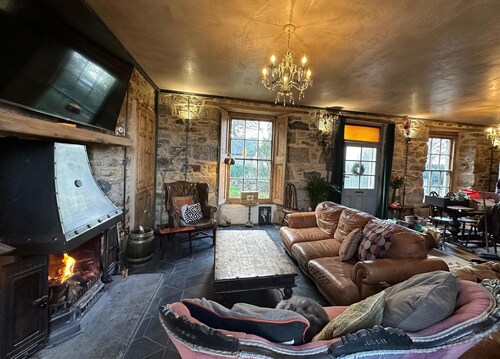 Tin Miners Captain Georgian House, parking, Log burner.