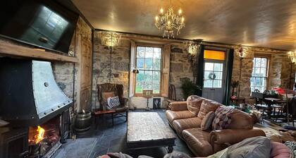 Tin Miners Captain Georgian House, parking, Log burner.