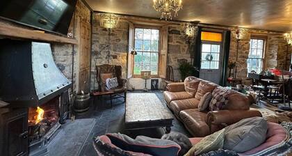 Tin Miners Captain Georgian hs, parking, Logburner