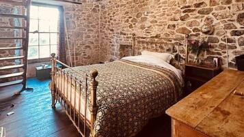 3 bedrooms, internet, bed sheets