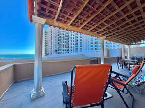 Outdoor dining - Private Beach View Home. Fire Pit. Sleeps 8 (Puerto Peñasco)