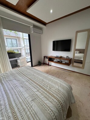 1 bedroom, iron/ironing board, free WiFi, bed sheets - Modern studio with amazing ocean view rooftop pool - 5 min walking to beach !!!! (Playa del Carmen)