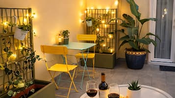 Classic Double Room, 1 Queen Bed, Private Bathroom | In-room safe, blackout drapes, soundproofing, iron/ironing board