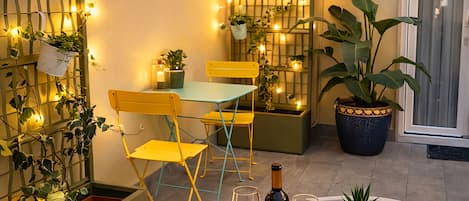 Classic Double Room, 1 Queen Bed, Private Bathroom | In-room safe, blackout drapes, soundproofing, iron/ironing board