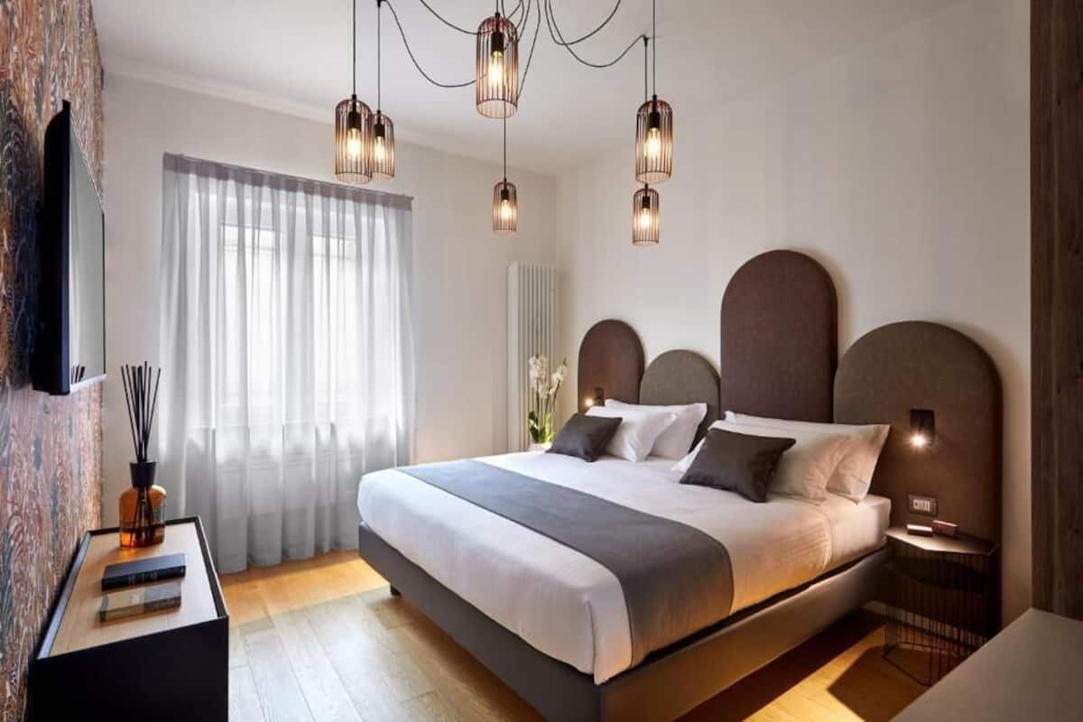 Superior Double Room, 1 King Bed, Private Bathroom, City View