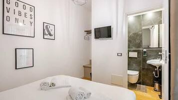 Classic Double Room, 1 Queen Bed, Private Bathroom | Bathroom