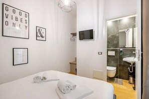 Classic Double Room, 1 Queen Bed, Private Bathroom | Bathroom - Casa Flora Verona (Verona)