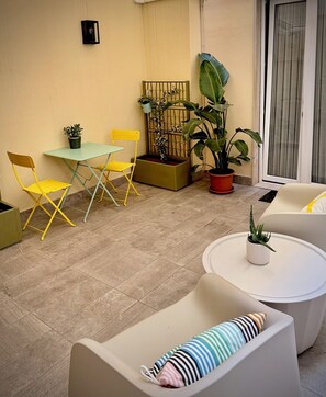 Classic Double Room, 1 Queen Bed, Private Bathroom | Terrace/patio - Casa Flora Verona (Verona)