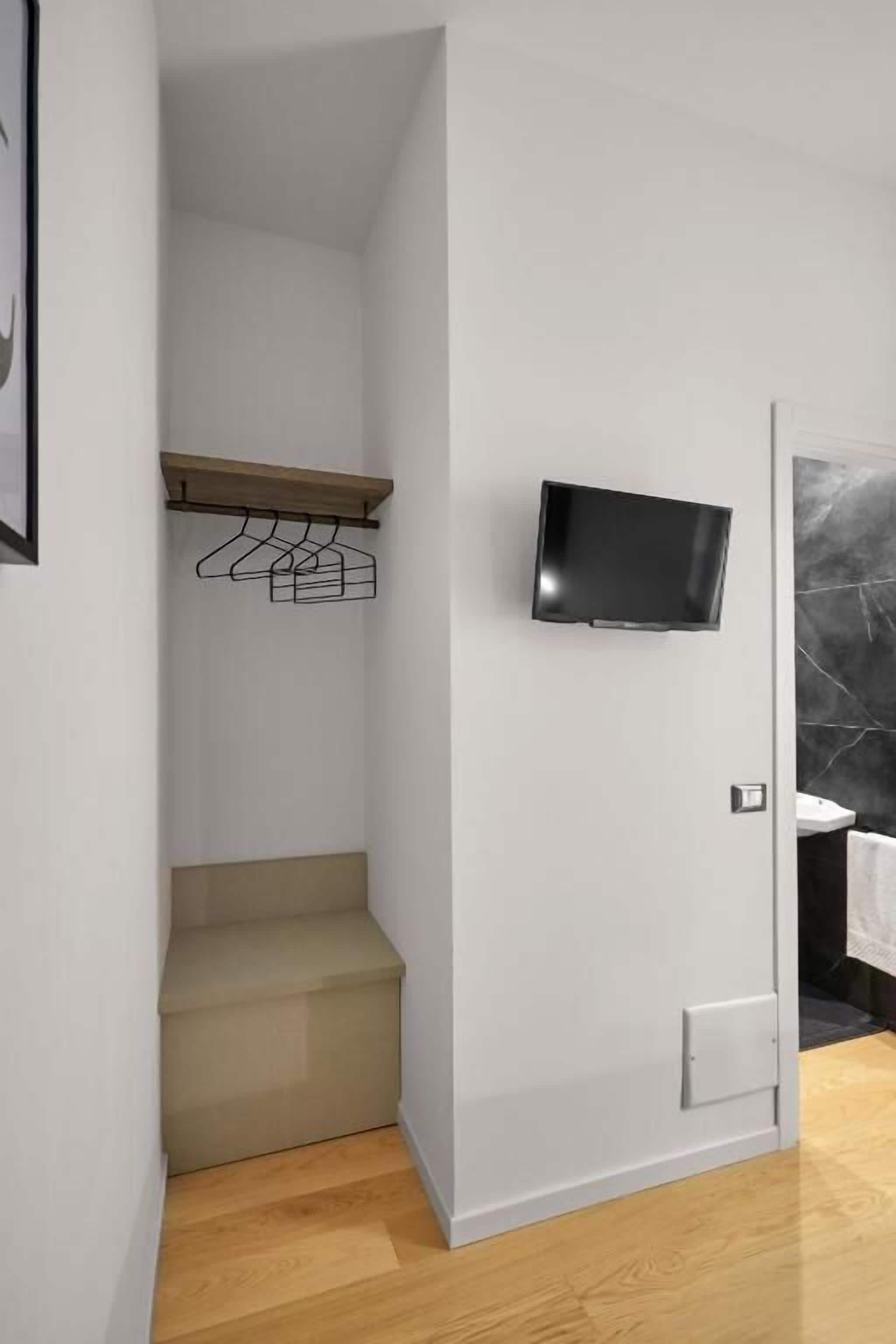 クラシック ダブルルーム クイーンベッド 1 台 専用バスルーム | 内装