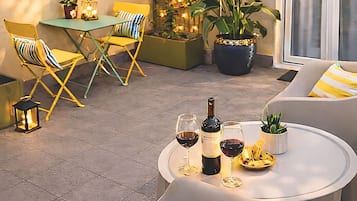 Doppia Classic, 1 letto queen, bagno privato | Una cassaforte in camera, tende oscuranti, insonorizzazione