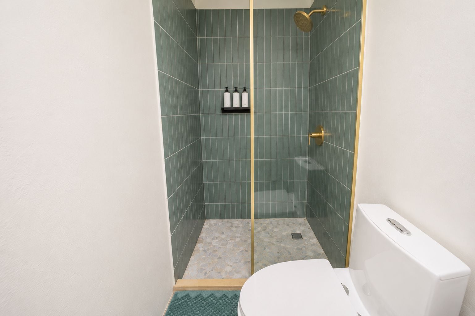 Apartment, City View | Bathroom | Shower, hair dryer, shampoo, toilet paper