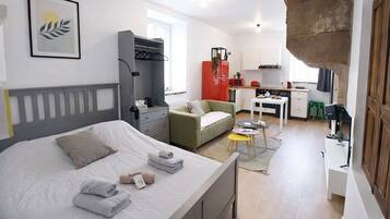 Wi-Fi de cortesia, roupa de cama