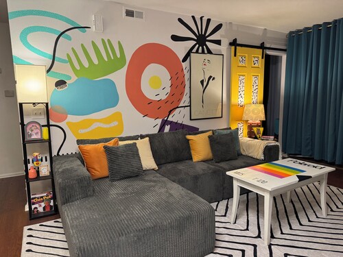 Newly Renovated 80s Secret Time Portal minutes from DIA, Buckley AFB & Shopping