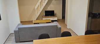 Weekly rental, house on one level 100m from the sea, small animals accepted.