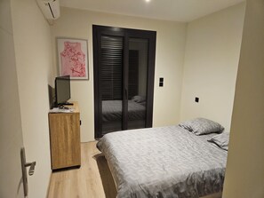 3 bedrooms, free WiFi, bed sheets - Weekly rental, house on one level 100m from the sea, small animals accepted. (Saint-Cyprien)