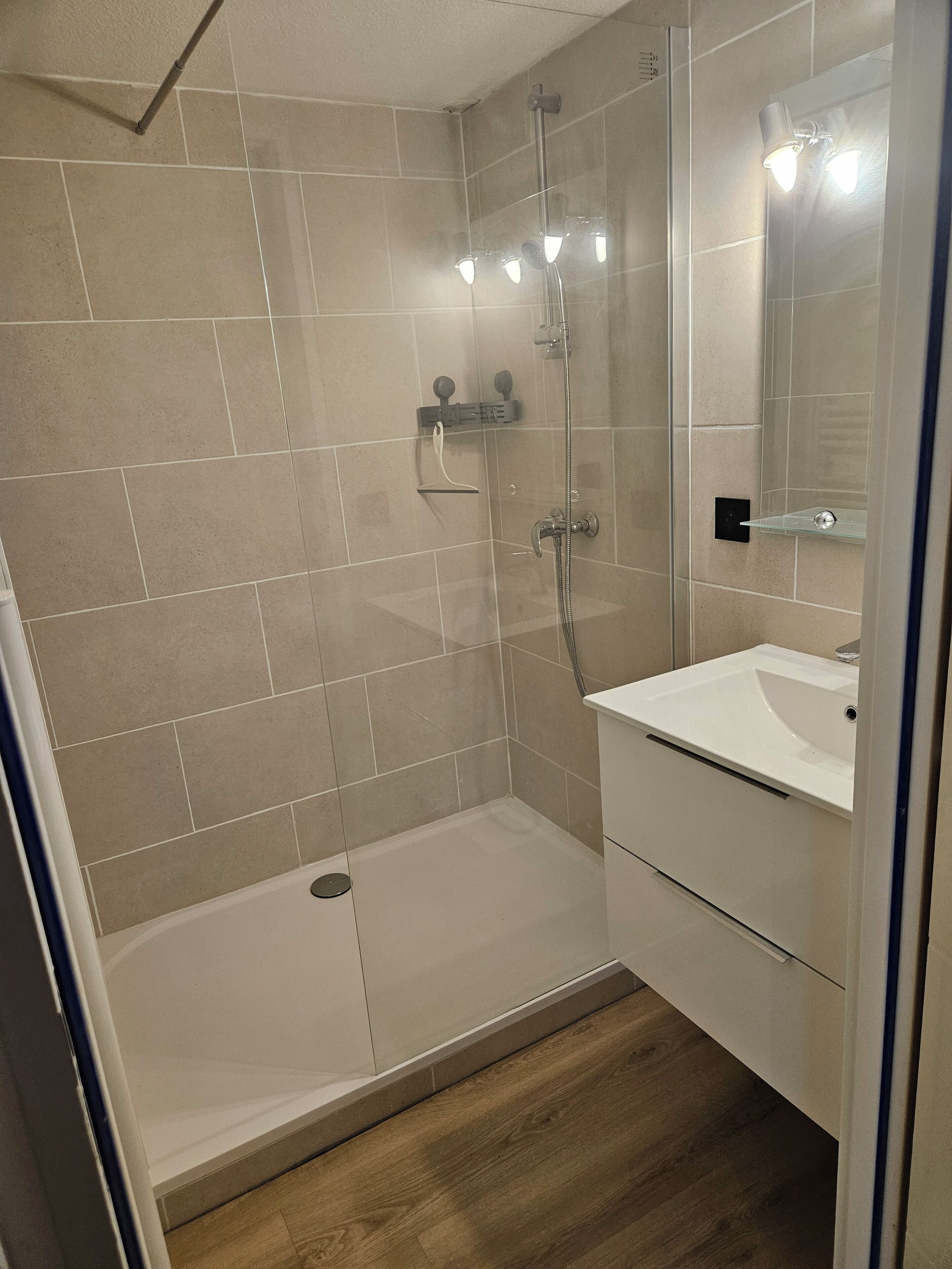 Shower, soap, shampoo, toilet paper