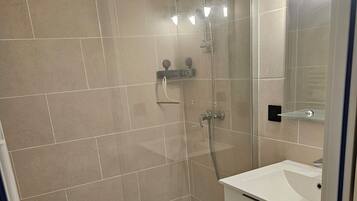 Shower, soap, shampoo, toilet paper