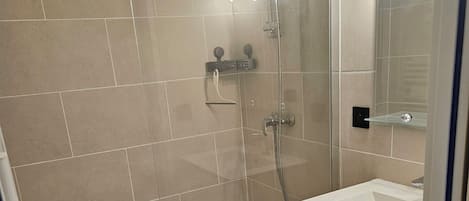 Shower, soap, shampoo, toilet paper