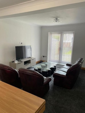 Smart TV, ping pong, books - Seaside paradise (swansea)