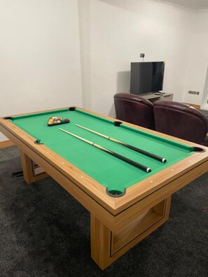 Games room - Seaside paradise (swansea)