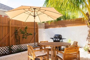 Outdoor dining - Tangerine Sunsets Blue Marlin (Nassau)