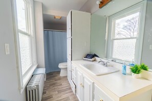 Doccia, asciugacapelli, asciugamani, sapone