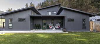 The Elevation Haus- Modern Rattlesnake Abode